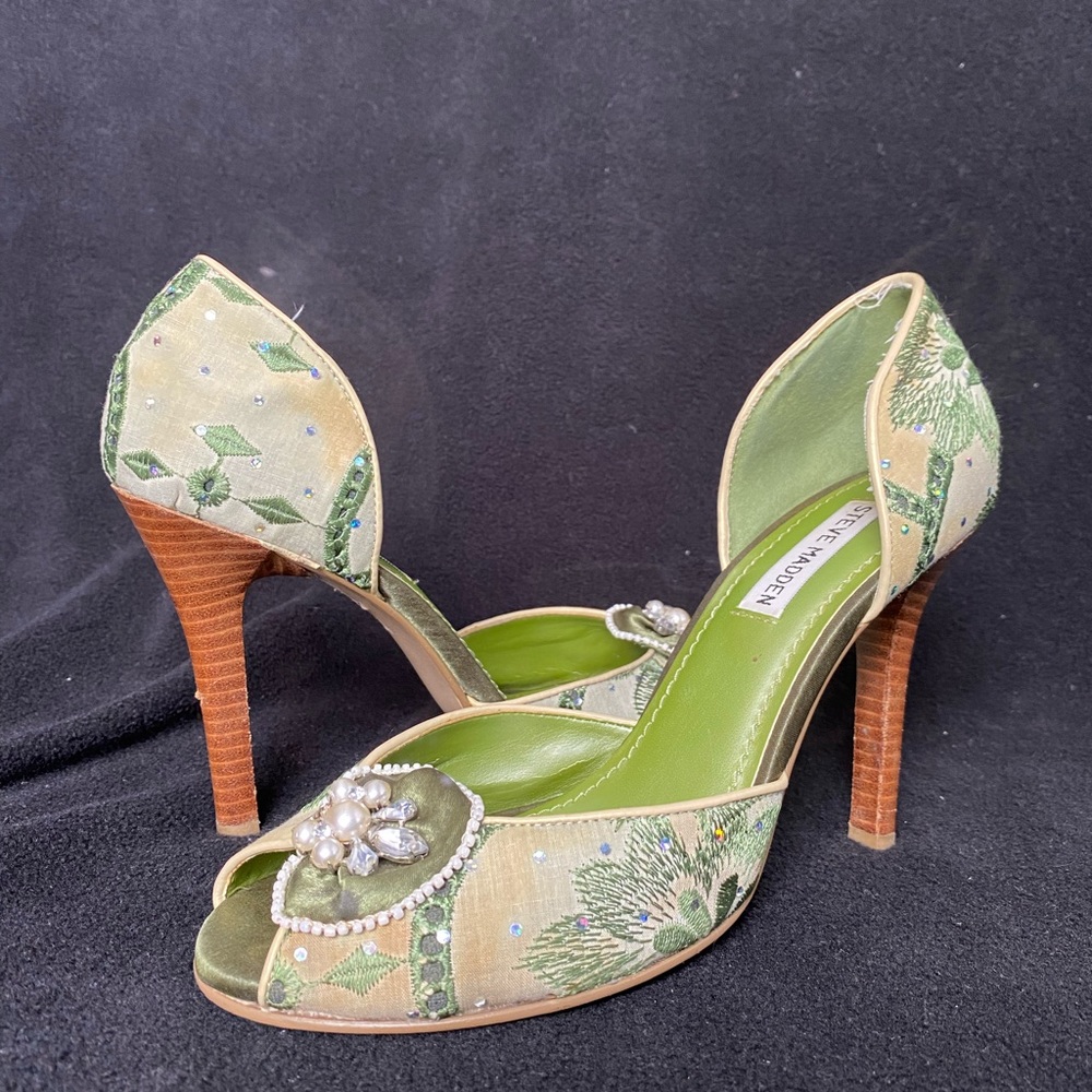 Steve Madden antique looking green heels